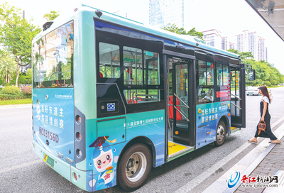 晉江公交‘變身’移動宣傳窗口，博士后風采駛入市民生活